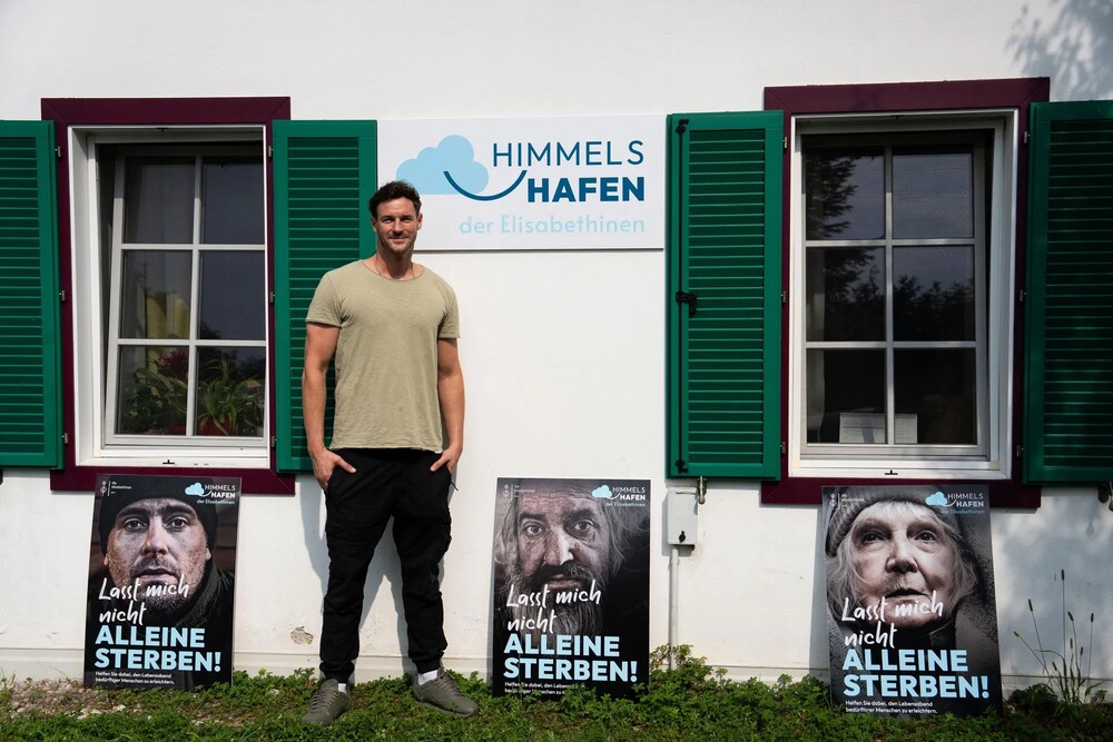 Paul Pizzera vor dem Obdachlosenhospiz 'Himmelshafen'